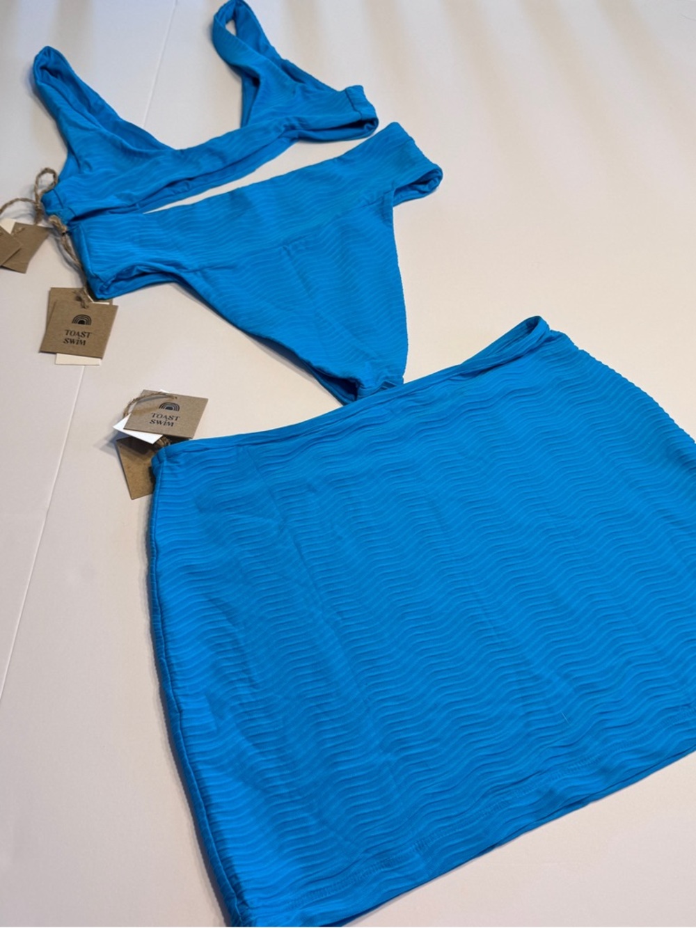 Brand new with tags Toast Swim 3-piece set in stunning “Ocean Wave” blue 💙 Sz S - Picture 2 of 12